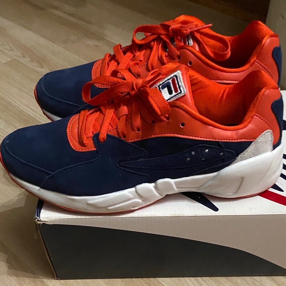 Men Fila Sneakers Sz10